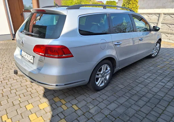 lubelskie Volkswagen Passat cena 29900 przebieg: 245700, rok produkcji 2011 z Oborniki